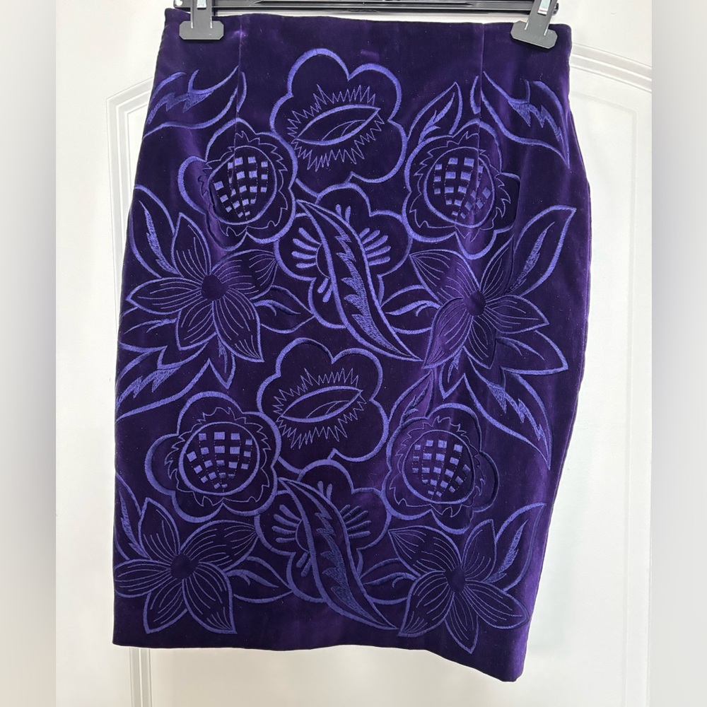 Escada Purple/Violet Floral Embroidered Velvet Pencil Skirt